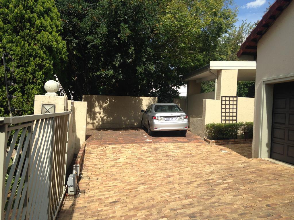 A Hundred Thousand Welcomes B&B Sandton Exterior photo
